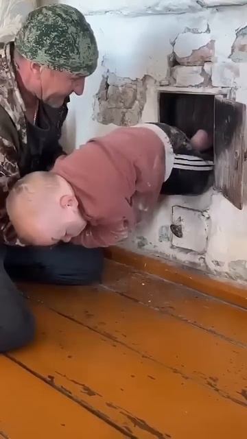 Ребёнок залез в печь. смотреть онлайн