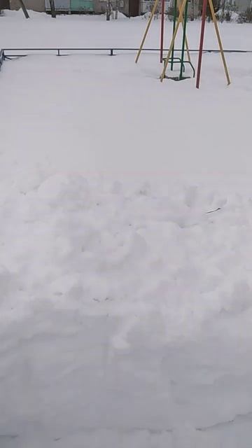 чишу снег на детской площадке что бы дети могли играть смотреть онлайн