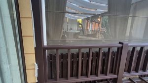 Деревянная терраса с прозрачной кровлей