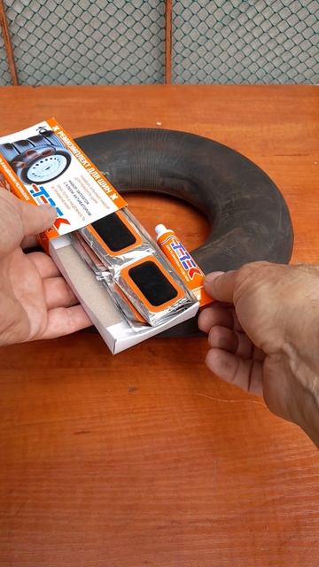 Клеим дырку в камере велосипеда #diy