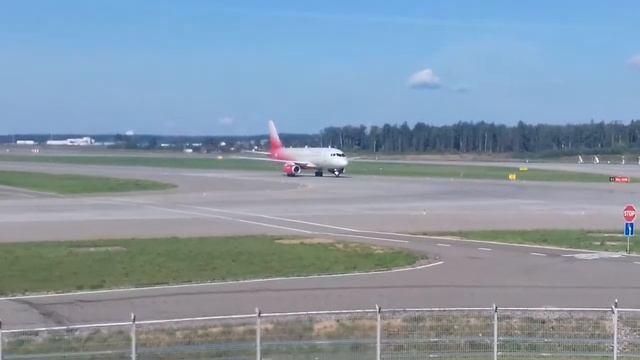 НОВИЧОК!!! SSJ-100 "Rossiya Airlines" "RA-89059" посадка и руление в Шер? смотреть онлайн