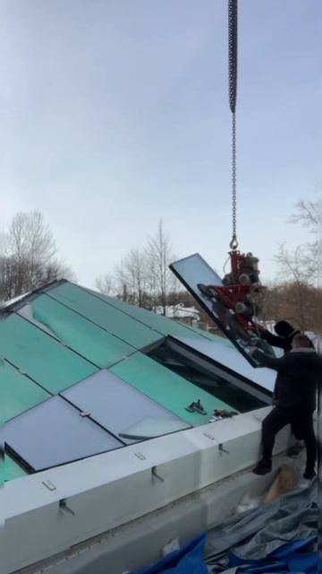 Установка стеклопакетов для купола над бассейном