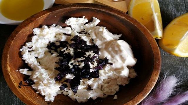 Салат с цветной капустой и творожными шариками