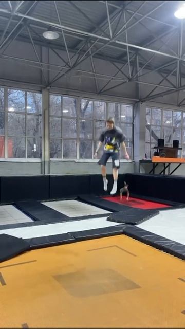 Три отбива #shorts #flip #sports #мем #спорт #паркур #freefire #parkour #с?