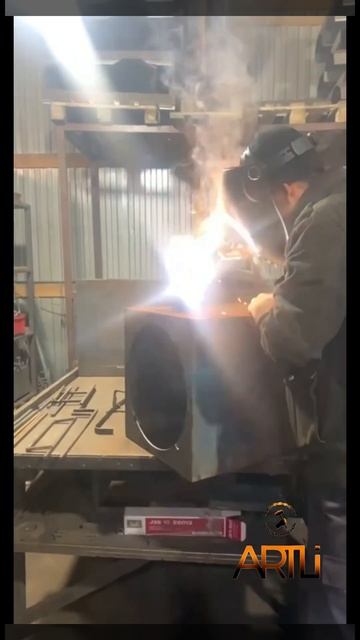 На производствемангал рождается из прочного железа ?