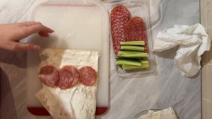 Готовим закуску за пять минут! Сворачиваем рулеты в лаваше! Часть 4