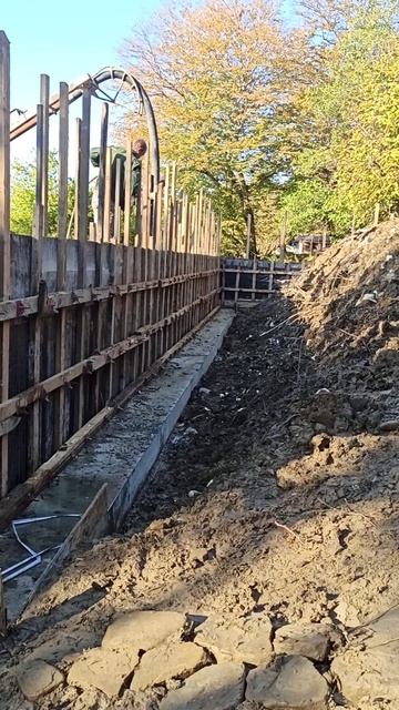 Подпорная стена, фундамент под забор. смотреть онлайн