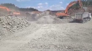 Дробление и погрузка скального грунта на карьере