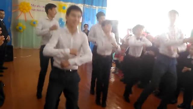 10-класс ұлдары Бершүгір ауылы