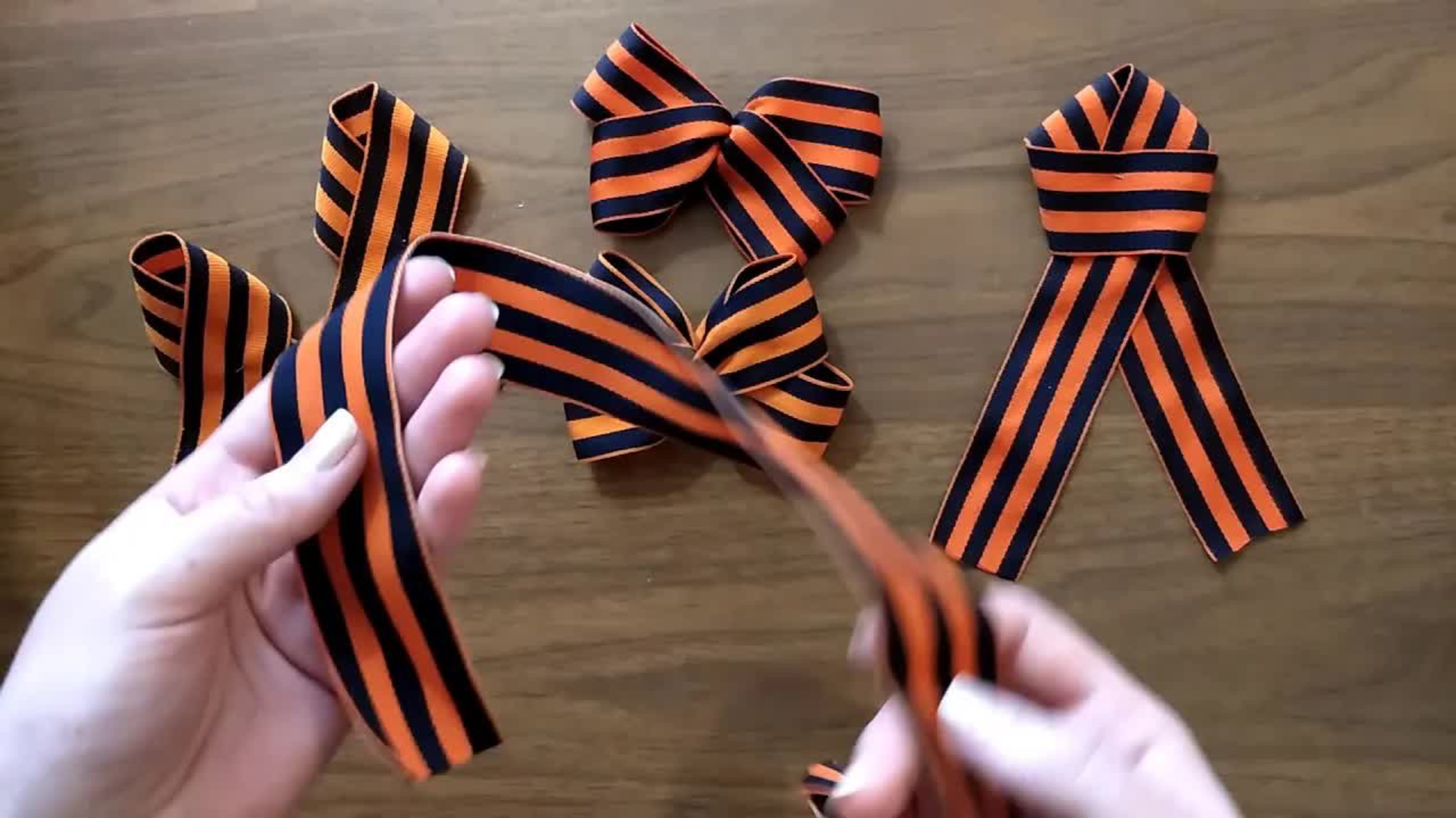 Как завязать Георгиевскую ленту. 3 популярных варианта