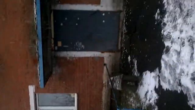 кидаем снежки в дверь смотреть онлайн