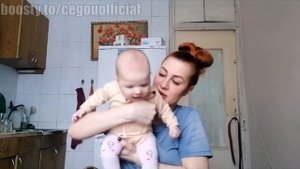 Маленькая Сара мамы грифера впервые на видео!