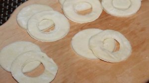 Волованы из слоеного теста с семгой, крем - сыром и икрой