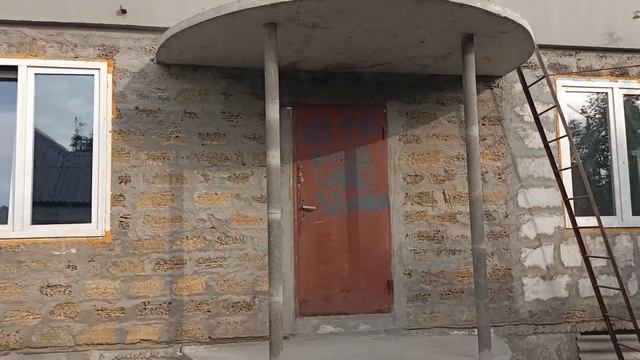 Навес из бетона над  входной дверью. смотреть онлайн