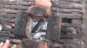 Уличная печка из трёх кирпичей