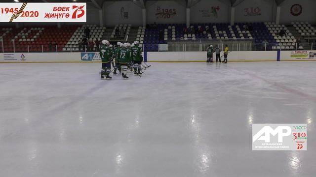 Татарстанның Актаныш Чаллы Бөгелмә Башкортстанның Уфа Бакалы хоккейчылары Лачын бозында.