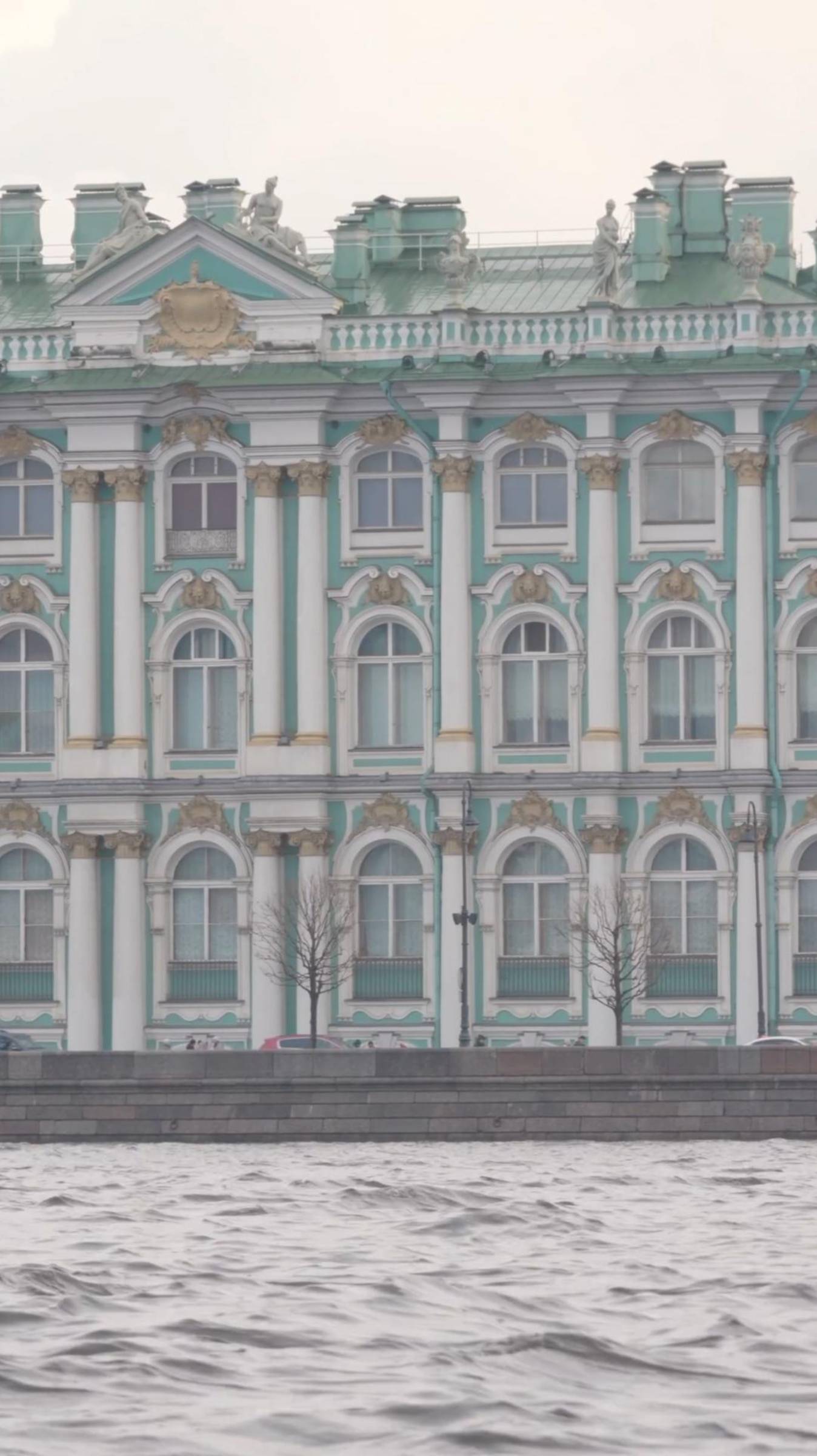 КАК НАВОДНЕНИЕ СПАСЛО ЗИМНИЙ ДВОРЕЦ #shorts #эрмитаж #романкирюхин #санктпетербург