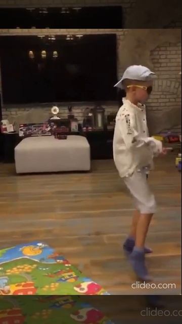 ПРЕСНЯКОВ показал, как его сын классно танцует хип-хоп! Инстаграм 18.09. смотреть онлайн