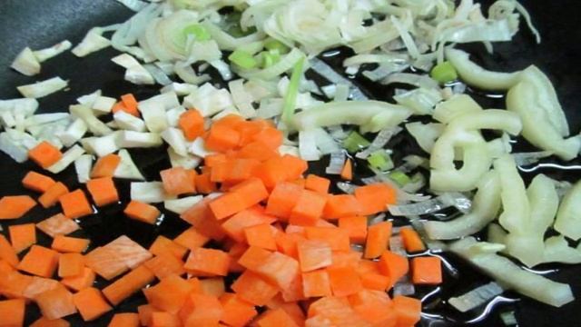 Овощной суп с макаронами и щавелем