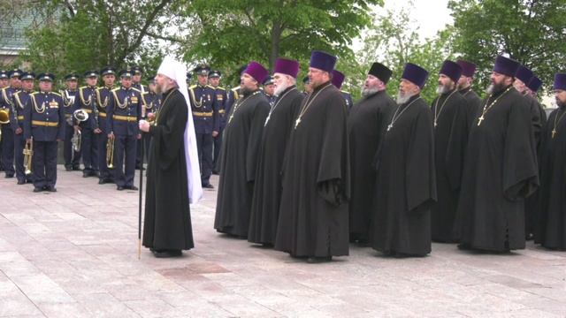 В Воронеже, на площади Победы, прошло возложение цветов и венков к вечному огню