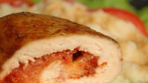 Рулетики из куриного филе с томатом и моцареллой