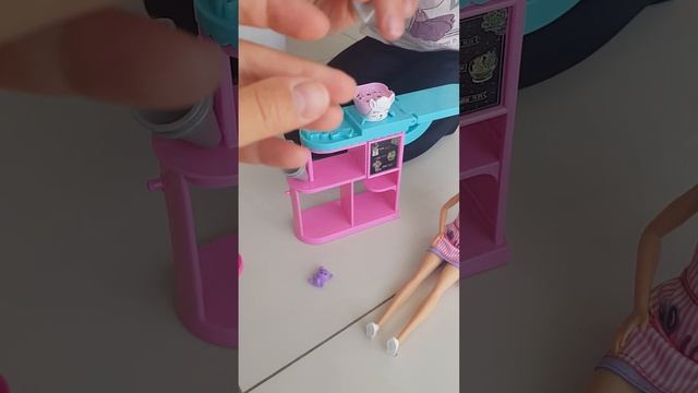 Barbie   барби флорист играем и создаем прикольные цветы с Вероничкой Клубничкой
