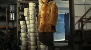 -Вы не скажете, где здесь…туалет?