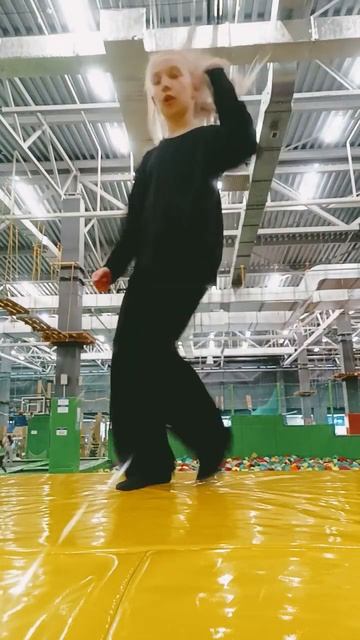 я хочу чтоб ты сказала на батутах ✌️😎 смотреть онлайн