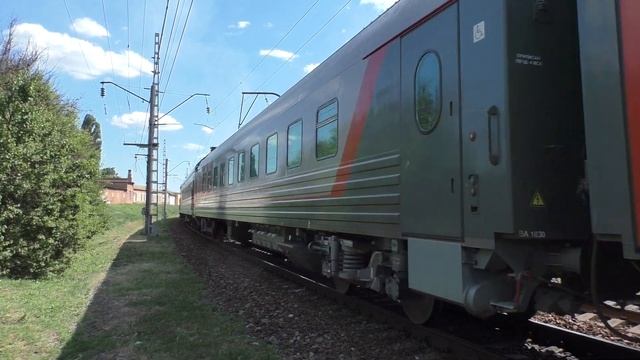 ЭП1М-549 с поездом №145 Назрань-Москва прибывает на станцию Миллерово