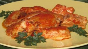 Курица томленная в томатном соке