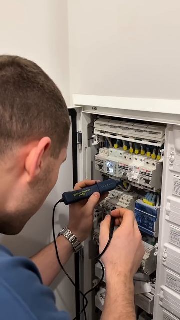 Глаза, пуск #электрощит #щит #электрика #стройка #строи? смотреть онлайн