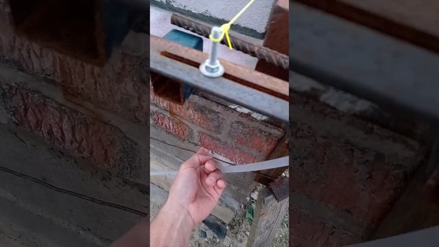 Первый ряд кирпича/газоблока. Установка угловых камне