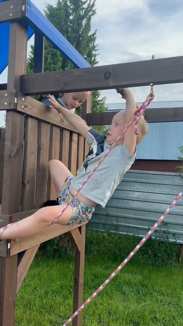 Уже удивил не успев поставить им детскую площадку #дво смотреть онлайн