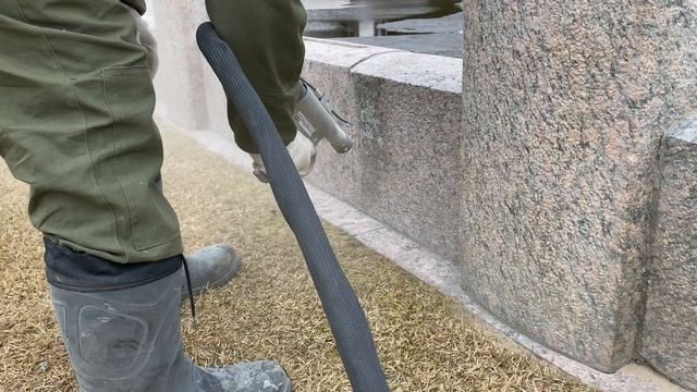 Пескоструйная очистка гранитных набережных в Санкт-Петербурге