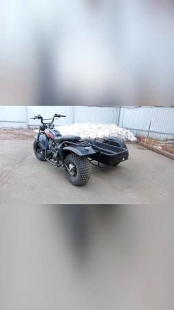 Мотоцикл Скаут-11 (Ижтехмаш) с боковым грузовым прицепом.