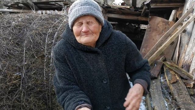 Вместо лекарств, 79 летняя бабушка платит штраф за сара смотреть онлайн