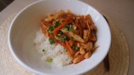Корейская кухня: Острая подлива с курицей и крахмальной лапшой (매운닭고기당면덮밥)