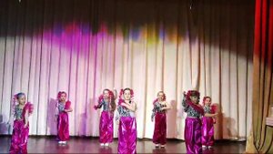 Песня"Детство"исполняет группа Смузи пос.Тельмана