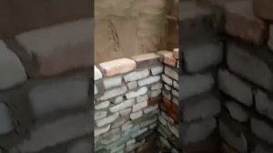 обложили погреб кирпичом.