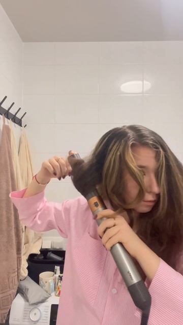 Пробую делать укладку волос на Dyson🙂↕️ #dyson #рекомен смотреть онлайн