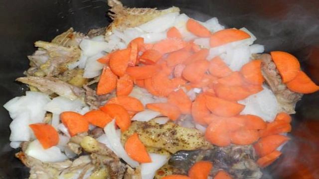 Картофель тушеный с уткой в мультиварке