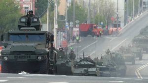 Мерца призвали проявить мужество и приехать в Москву 9 мая