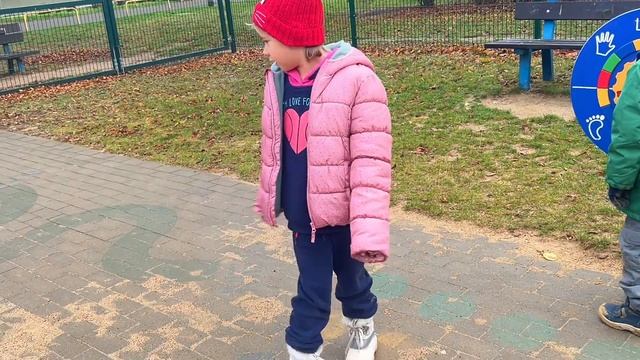 Обзор на детскую площадку. Будни белорусов в Польше. смотреть онлайн