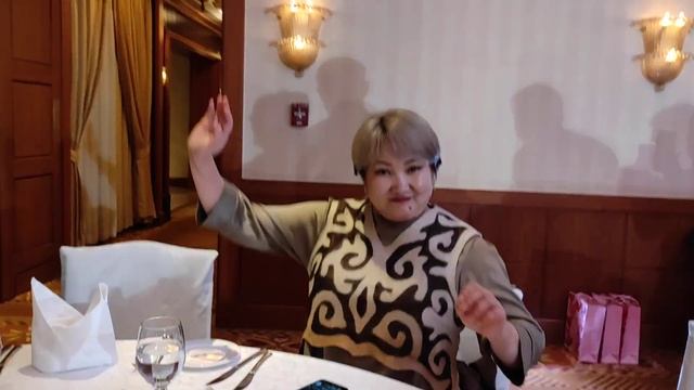 Дубай,Супер финалисттер Анатолий Эдуардович Юницкий менен кечки тамактанууда!!! смотреть онлайн