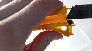 как поменять лезвие на канцелярском ноже