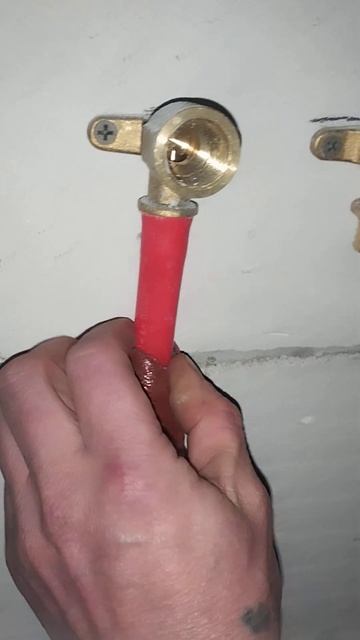 Новый способ монтажа труб из сшитого полиэтилена #rehau смотреть онлайн