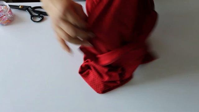 Знакомая шьёт по 50 штук в день, а она даже не швея. Дома?
