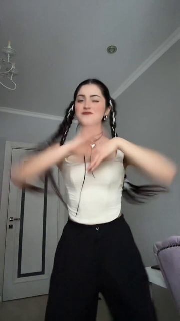 помогите добить 10к в моем тг-djamilyalya💗 #рек #шортс #танец смотреть онлайн