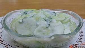 Салат из огурца и йогурта