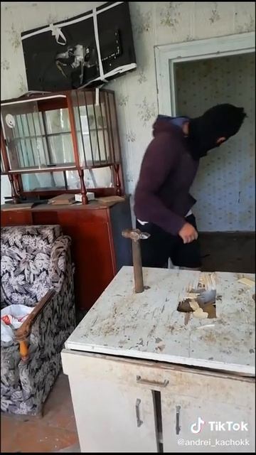 Молоток и гвоздь смотреть онлайн